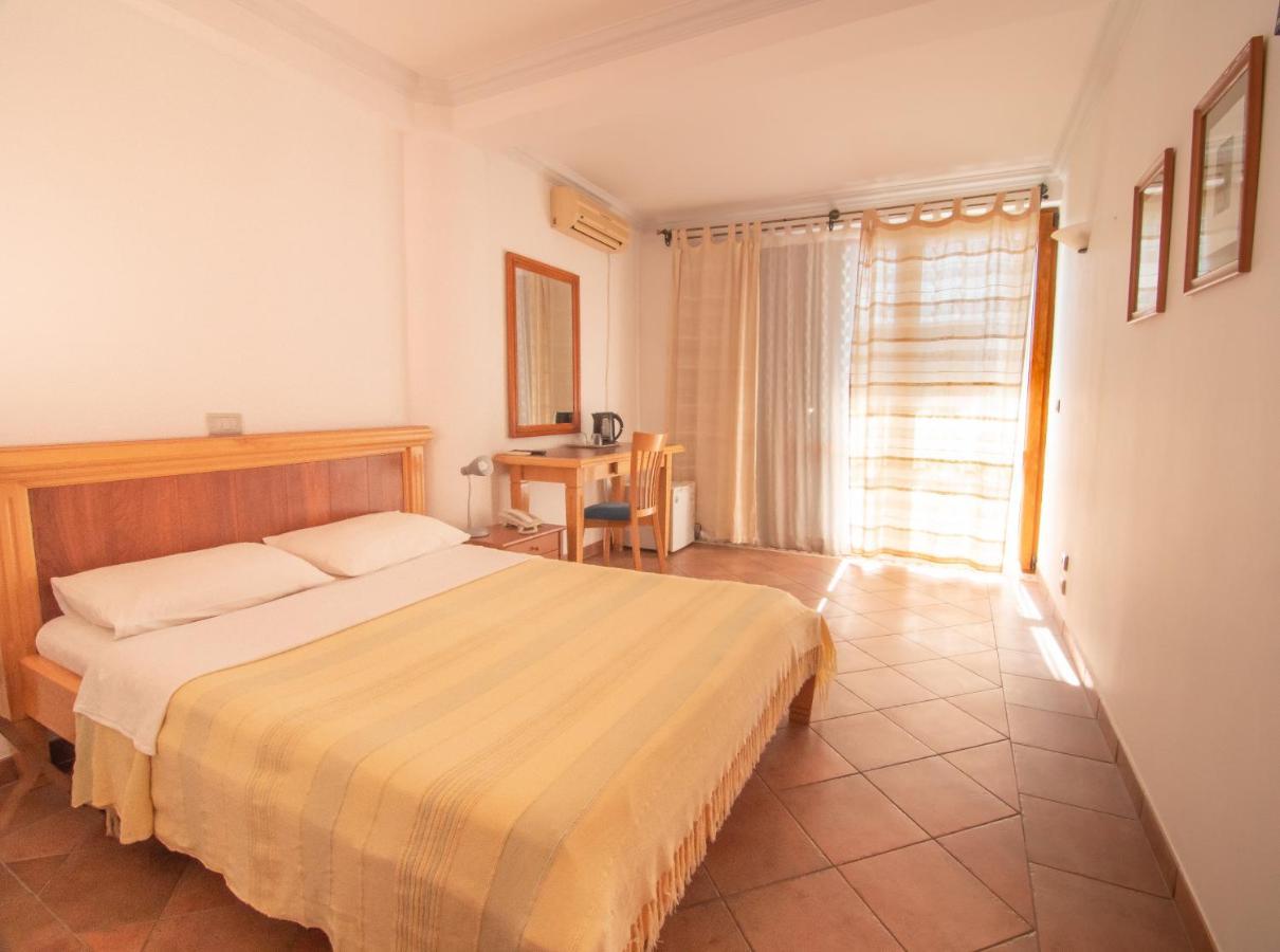 Apartments And Rooms Levantin Inn Sveti Stefan Kültér fotó